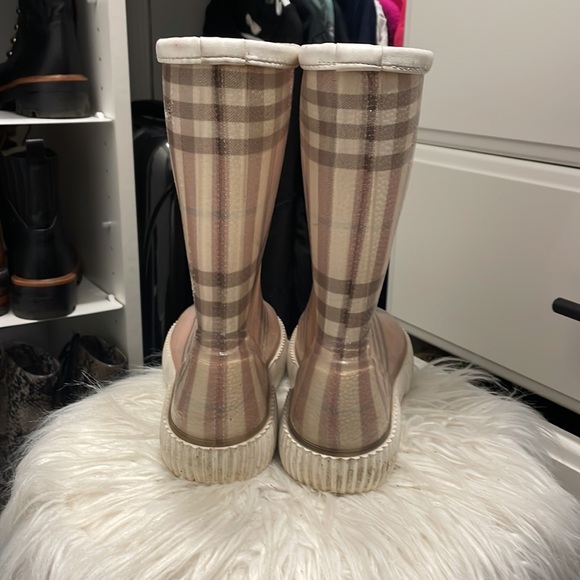 Light pink Burberry rainboots - Picture 2 of 5